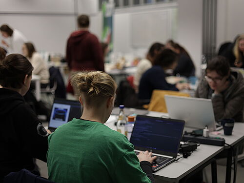 Menschen am Laptop